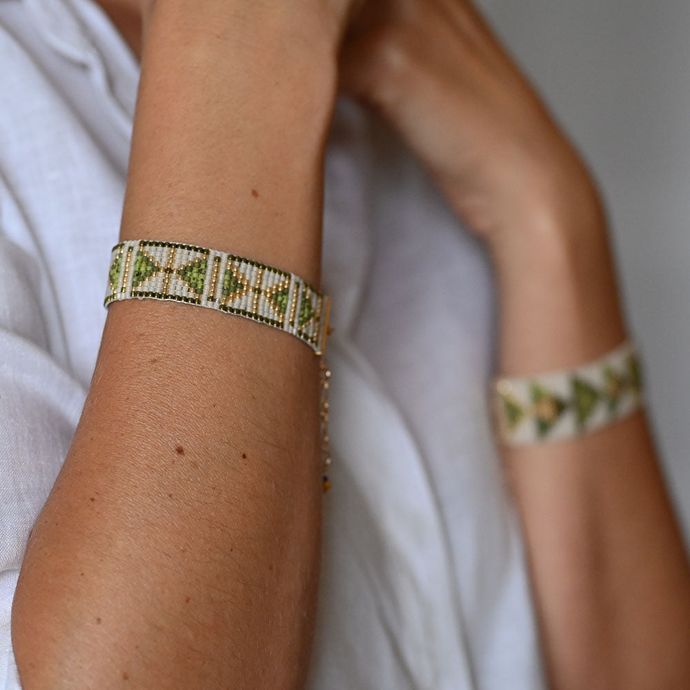 Naronna handmade woven Iris Bracelet with colourful pattern