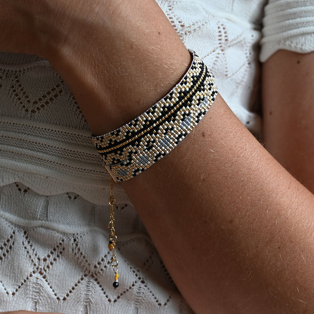 Naronna handmade woven Rossie Bracelet with colourful pattern